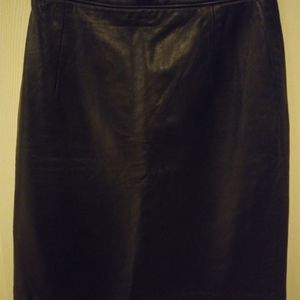 Ann Taylor leather skirt lined size 10 Petite.